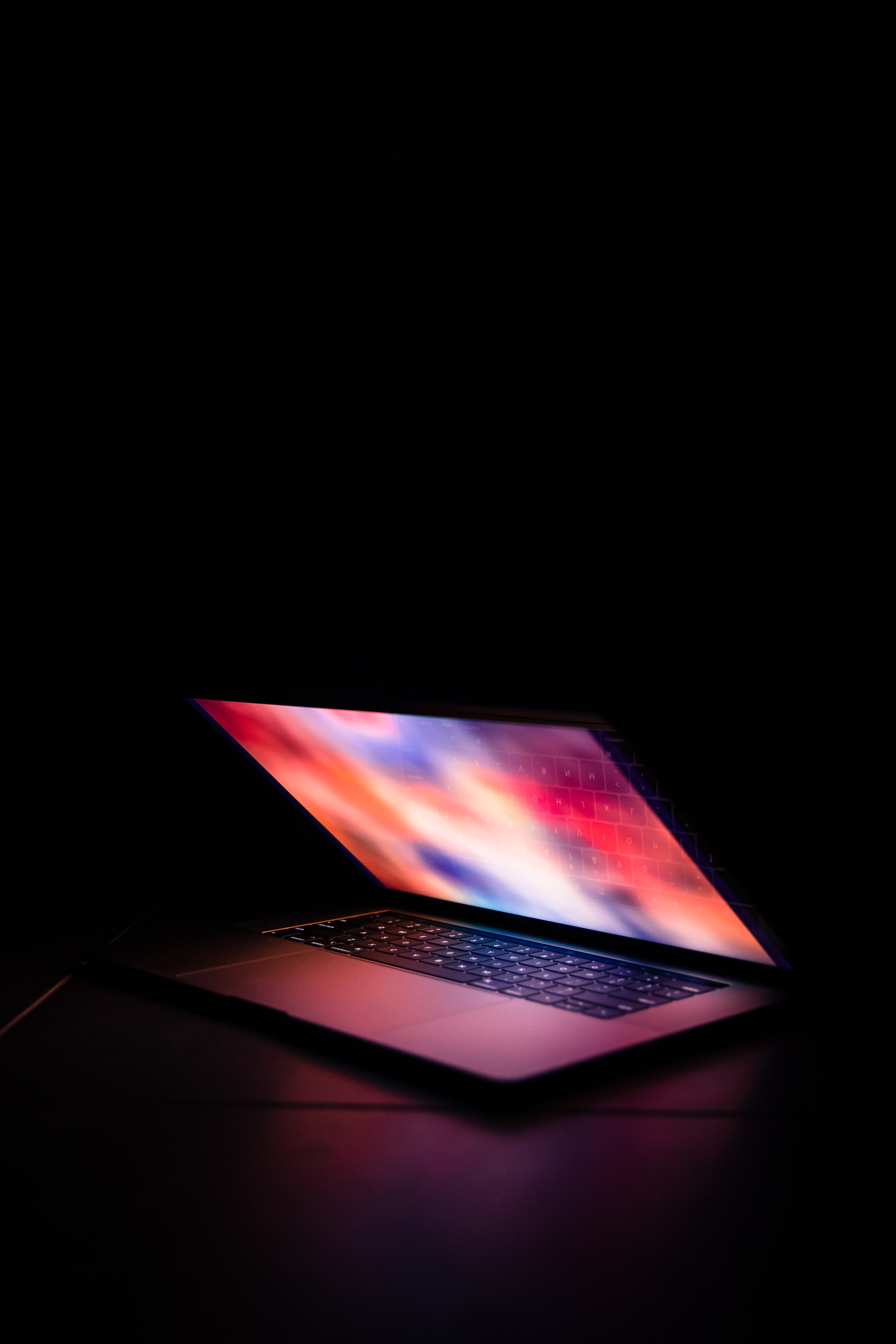 files/portrait-of-illuminated-laptop.jpg